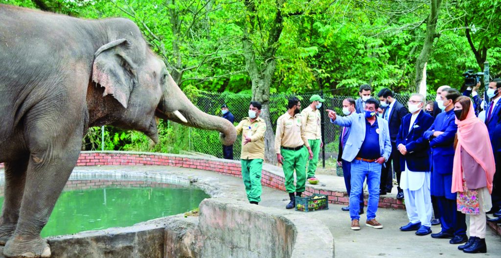 PRESIDENT DR. ARIF ALVI PAID A VISIT TO ISLAMABAD ZOO TO SAY FAR
